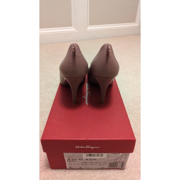 Salvatore Ferragamo Judy Pumps - Picture 5 of 10